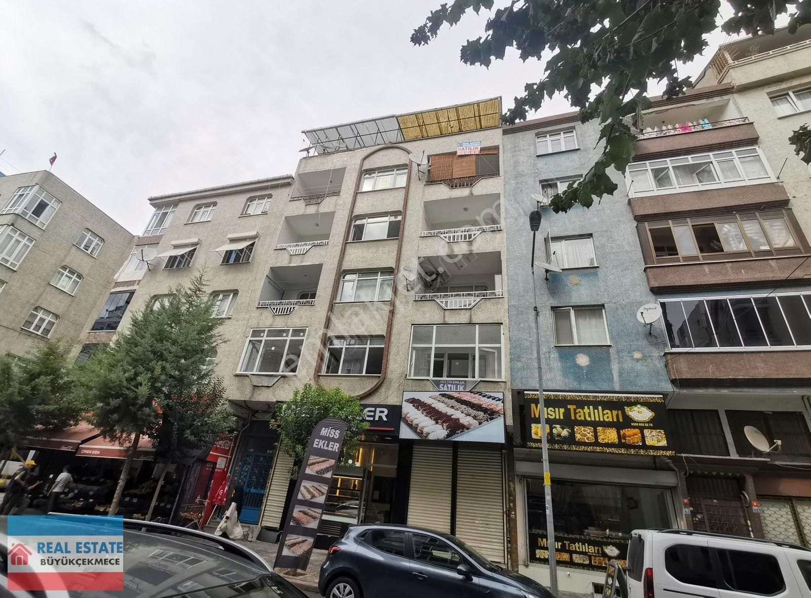 Zeytinburnu Sümer Satılık Daire Zeytinburnu Sümer Mah.ayrı Girişli İki Daire Şeklinde 5+2 Dublex