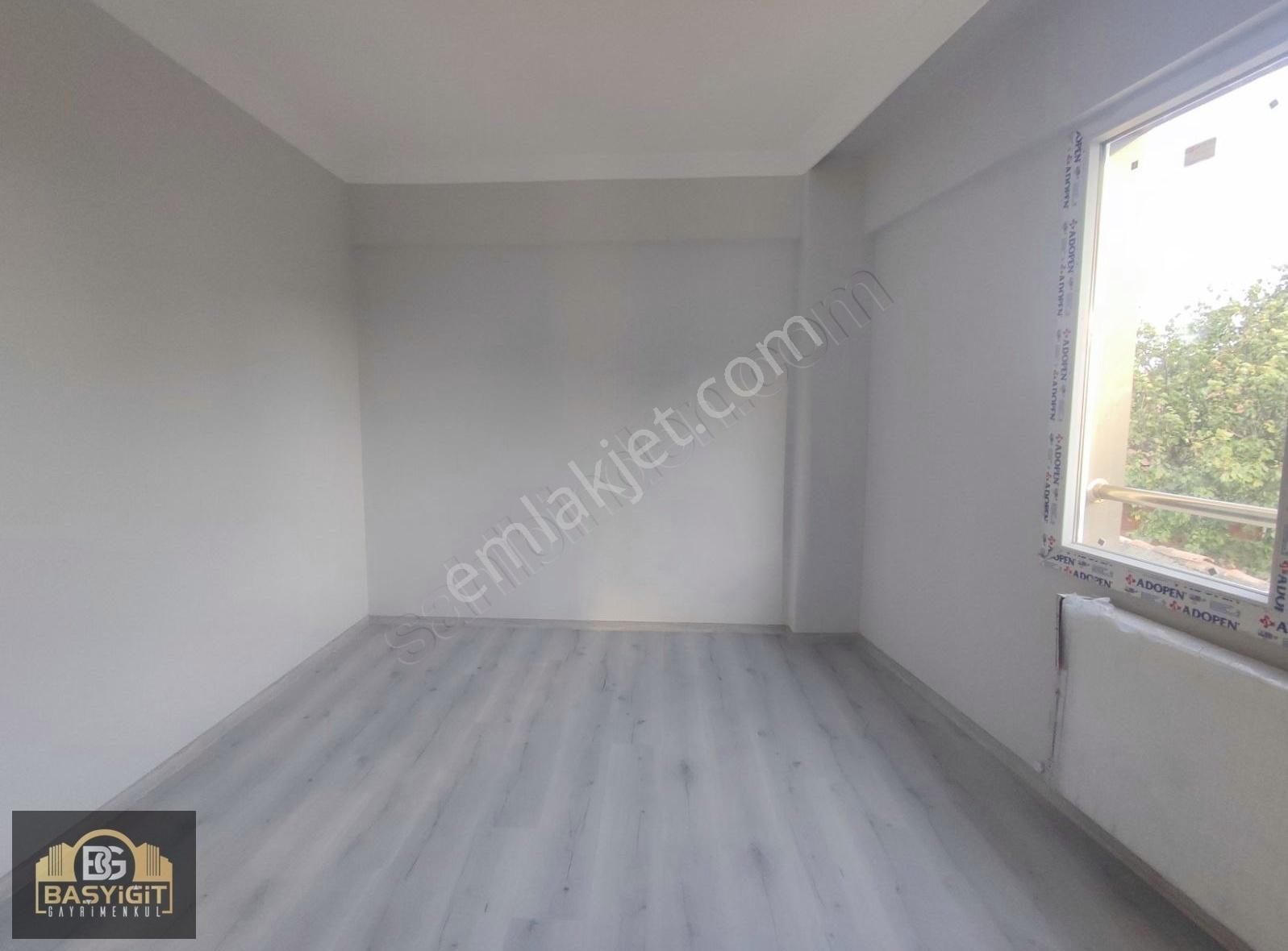 Akhisar Efendi Kiralık Daire Efendi Mah.çınarlıkuyu Mevki Kiralık 2+1,90m2 Asansörlü Daire