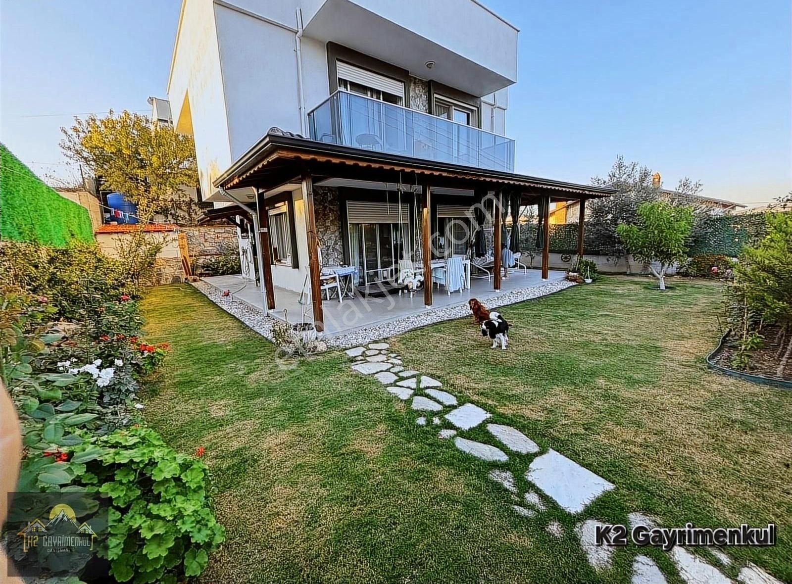 Kuşadası Yeniköy Satılık Villa Kuşadası Yeniköy'de Satılık Tam Müstakil Geniş Bahçeli 3+2 Villa