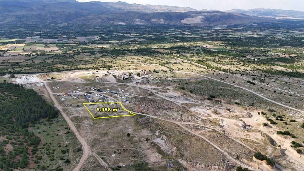 Senirkent Yassıören Köyü (Aşağı) Satılık Sanayi İmarlı Isparta Senirkent Yassıörende 5.958 M2 Müstakil Tapulu Sanayii Alanı