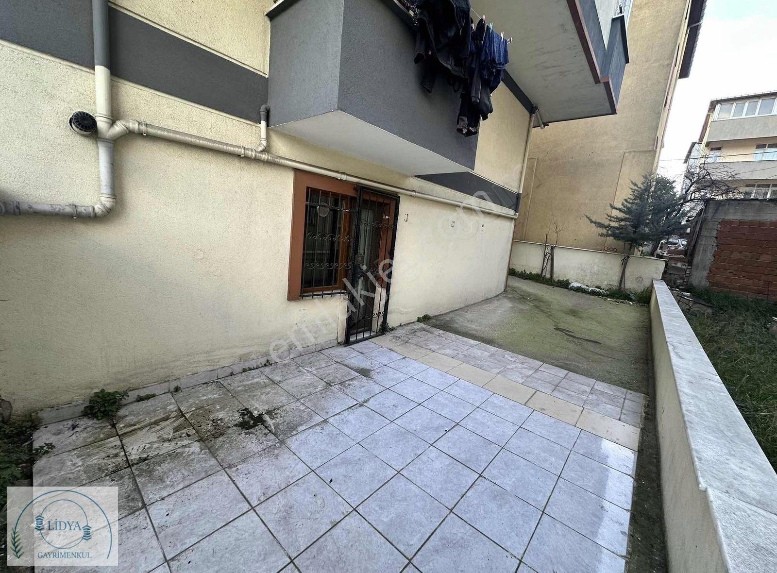 Ataşehir Kayışdağı Kiralık Daire Ana Cadde Üzeri Bahçe Kullanımlı Eşyalı Eşyasız Geniş 1+1