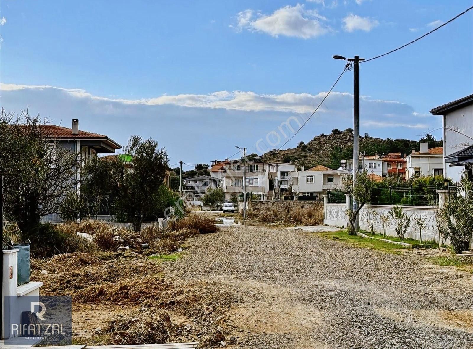 Ayvalık Küçükköy Satılık Villa İmarlı Sarımsaklı Plajına 3 Km Küçükköy Gümrük Mah. 355 M2 Villa Arsası