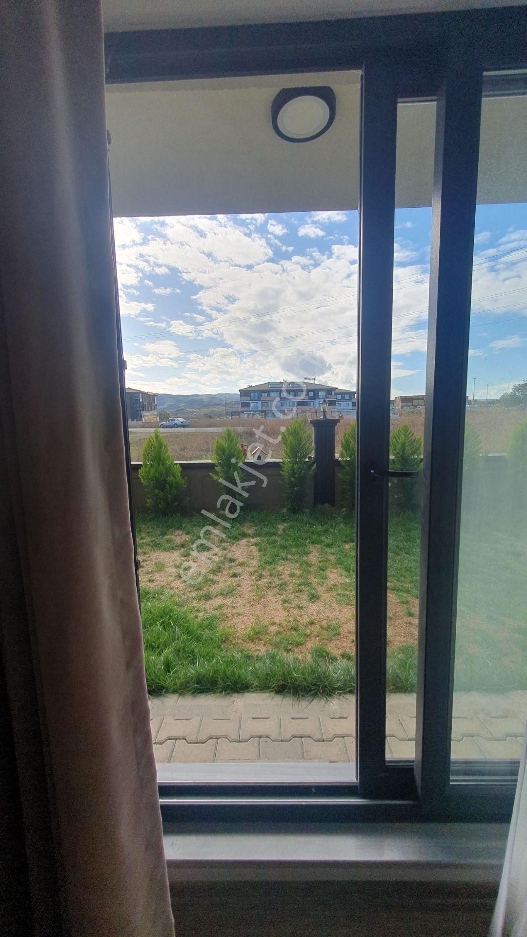 Delux'den Kumbağ Mah.'de Full Eşyalı Satılık Bahçekatı 1+1 Daire - Görsel 10