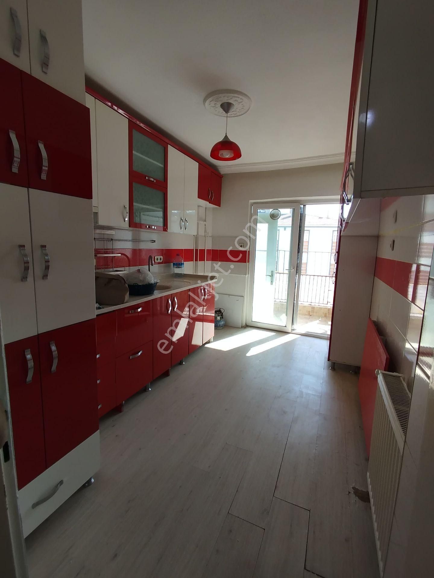 Mç Emlak'tan Mareşal Çakmak Mah'de 4+1 Çarşı İçinde Satılık Daire