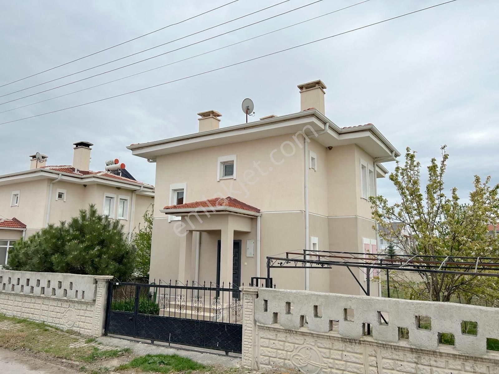 Emirdağ Gömü Bld. (Toki) Satılık Villa Emirdağ Gömü'de Satılık Müstakil Bahçeli Dubleks Villa