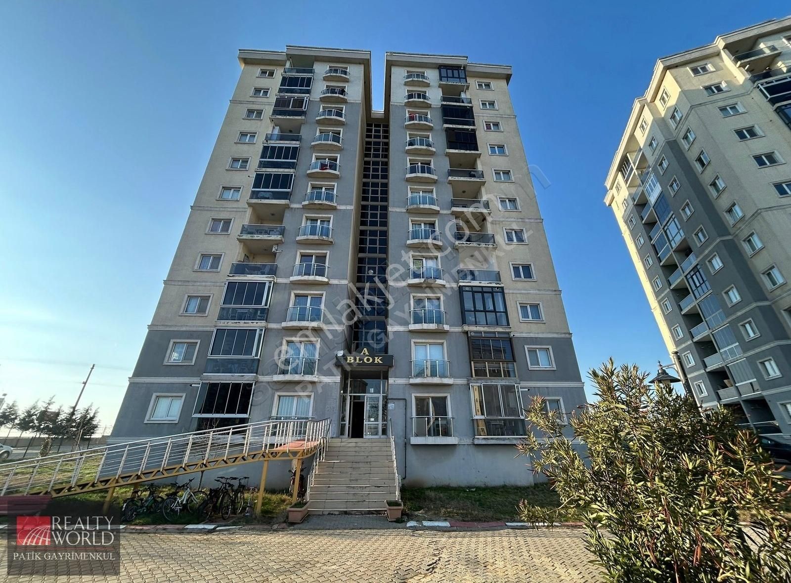 Keşan Beğendik Bld. (Beykent) Satılık Daire Keşan Cumhuriyet Sitesi'nde Havuz Cepheli Satılık 3+1 Daire