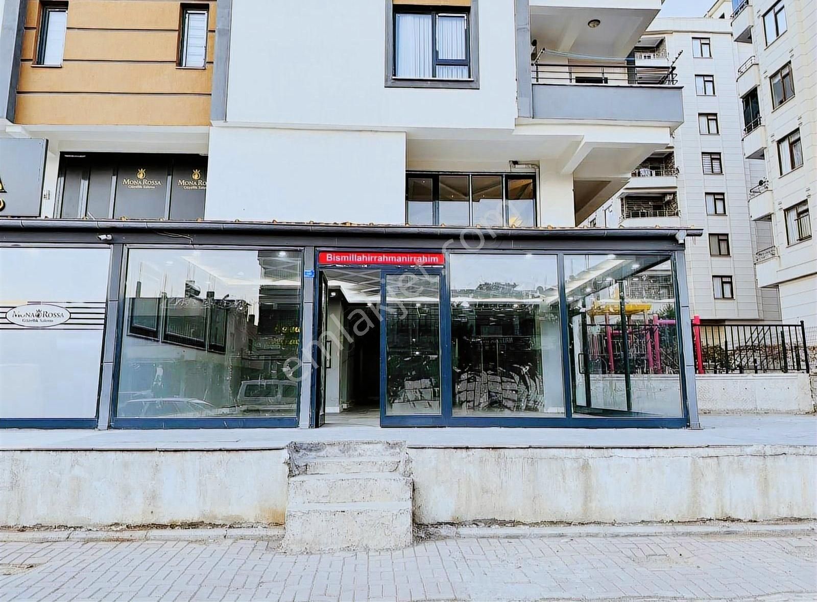 Haliliye Karsıyaka Kiralık Dükkan & Mağaza Demir Emlak'tan Kiralık Karşıyaka'da 3 Katlı Lüks Geniş Dükkan