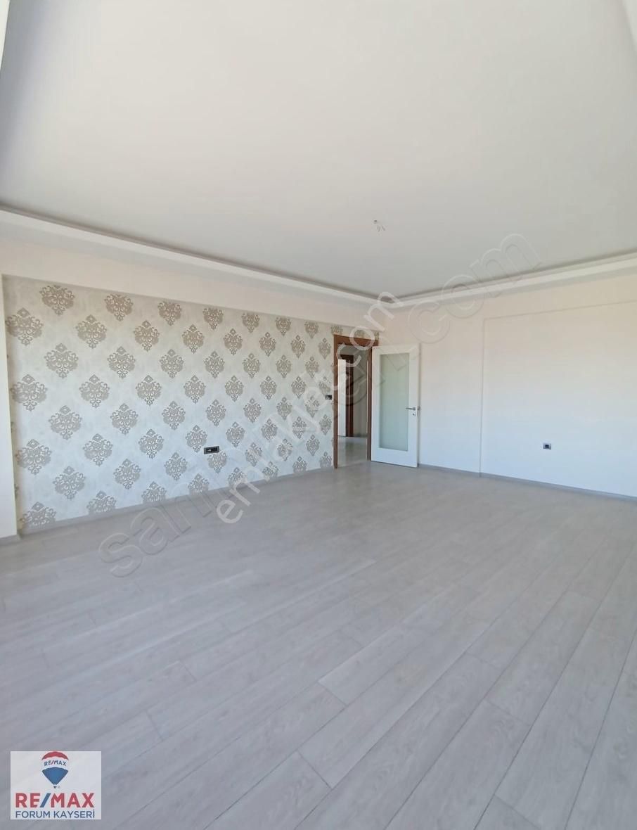 Kocasinan Seyrani Satılık Daire Remax Forum'dan Seyrani Alphan Elmas 4+1 Satılık Daire