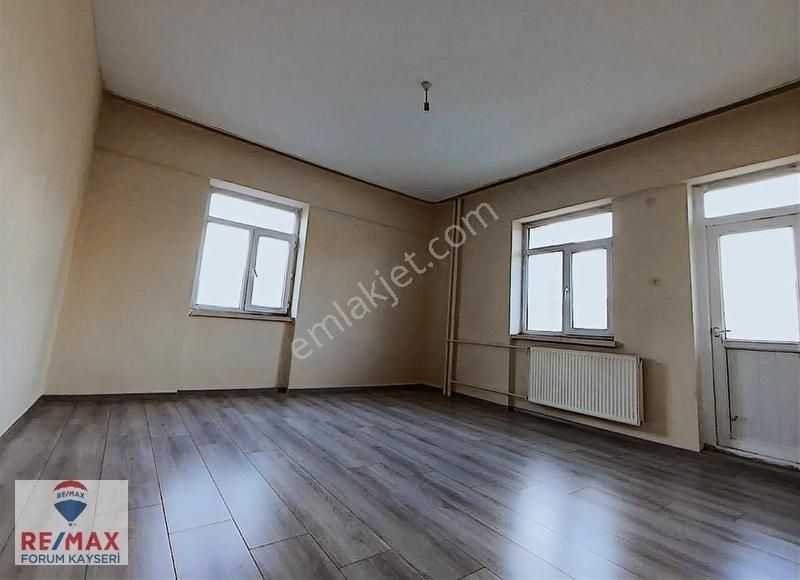 Talas Mevlana Kiralık Daire Talas Anayurtta Tramvaya Yürüme Mesafesinde Kiralık 3+1 Daire