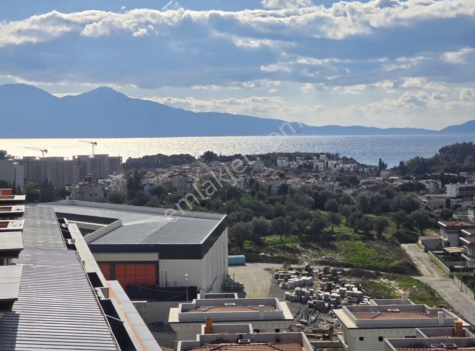 Kuşadası Kadınlar Denizi Satılık Daire Kuşadası'nda Satılık Sıfır Daire, Üç Cepheli, Deniz Manzaralı