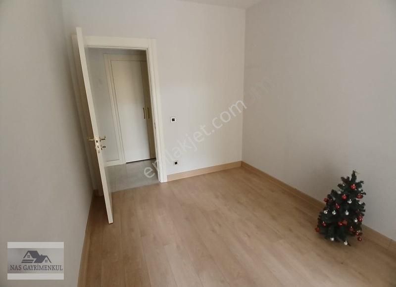 Konya Meram Havalimanına Yakın Kiralık Daire Temaşehir 1.etap Sitesinde 225 M2 Boş 4+1 Kiralık Daire