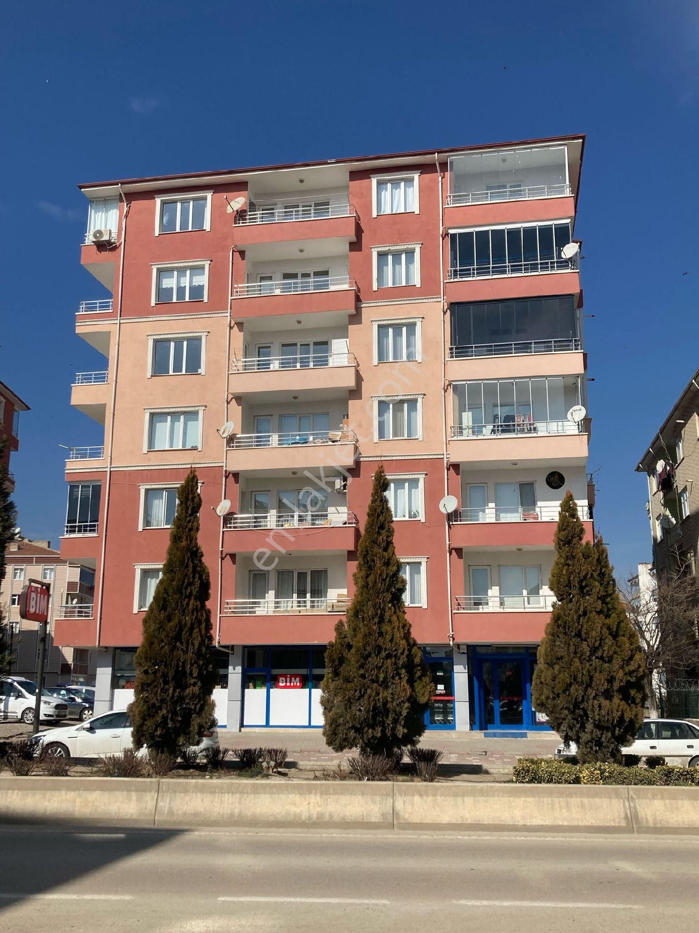 Yozgat Yerköy Site İçerisinde Satılık Daire Onur Emlak Gayrimenkulden Satılık Nato Yolu Bim Market Üstünde 3. Katta Satılık Daire