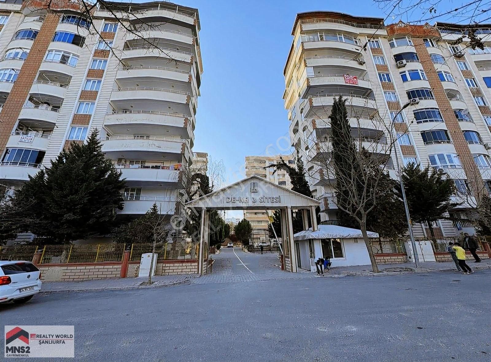 Karaköprü Akpıyar Satılık Daire Realty World Mns2 Gayrimenkul Velat'tan Satılık 4+1 Daire