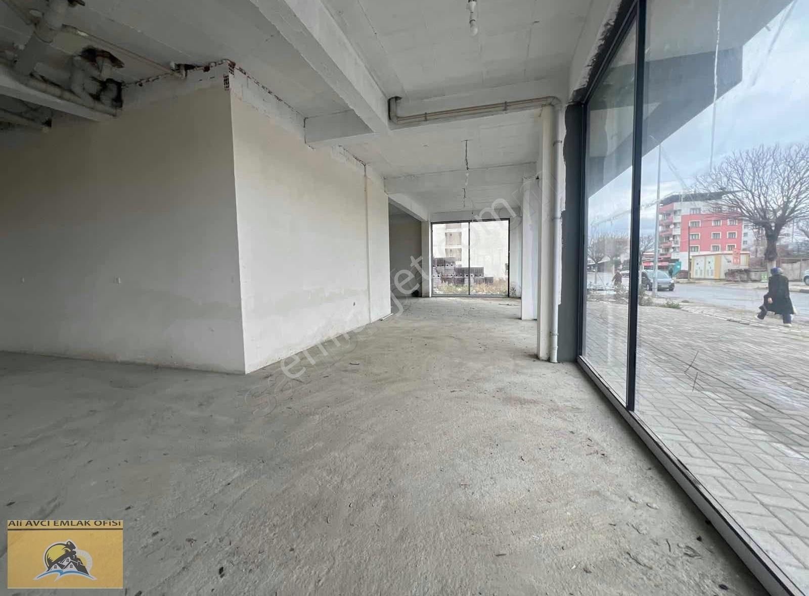 Soma İstasyon Kiralık Dükkan & Mağaza İstasyon Merkezde Cadde Üstü 250m2 Geniş Dükkan