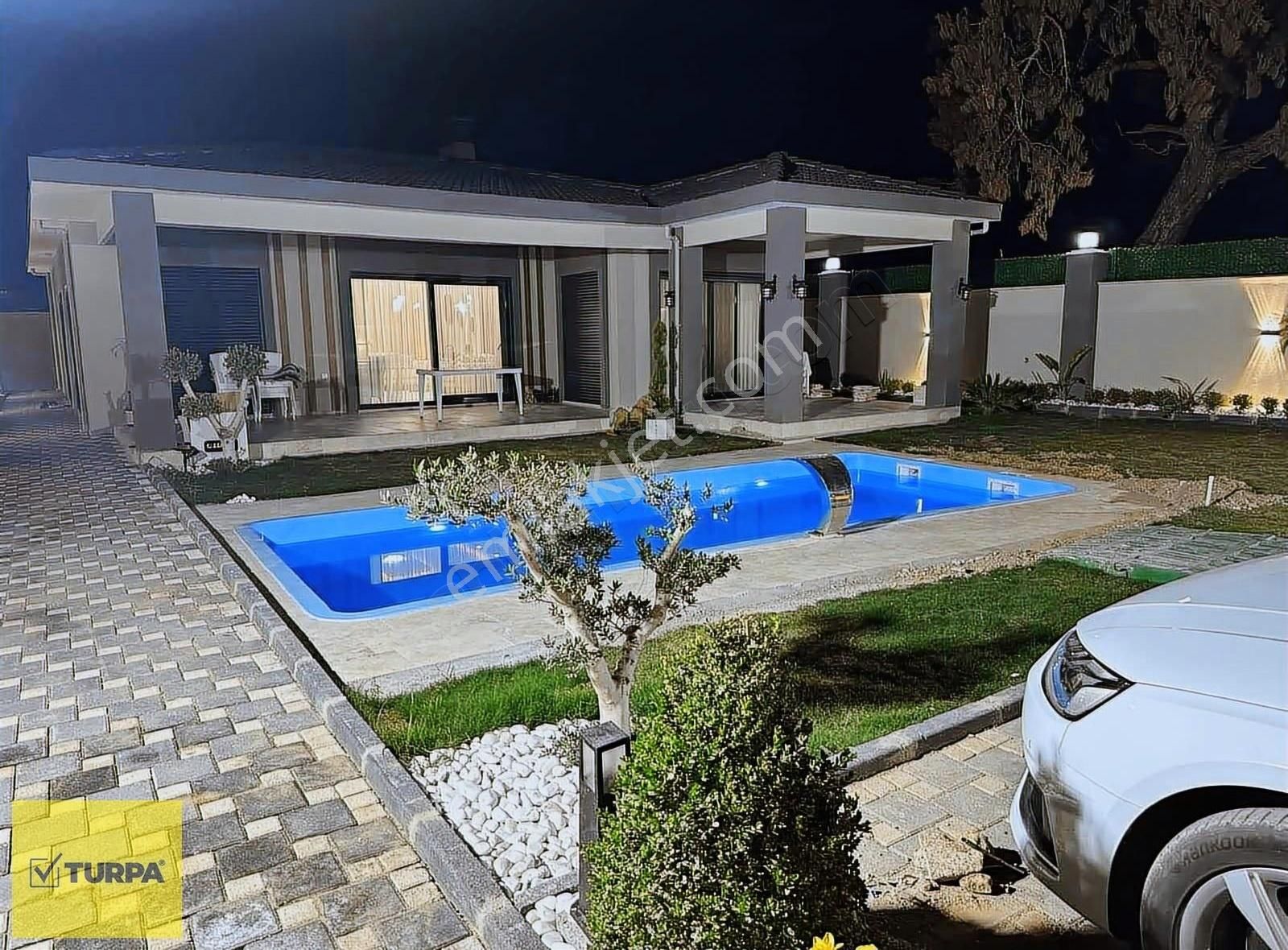 Buca Karacaağaç Satılık Villa Turpa Balçovadan Yatay Mimari Havuzlu Satılık 4+1 Villa