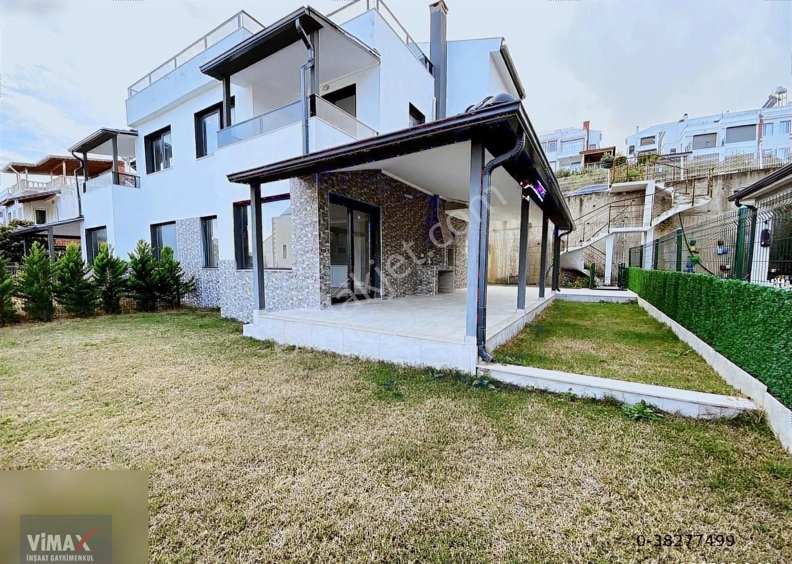 İzmir Karaburun Satılık Villa Mordoğan Arko Sitesinde Her Kattan Deniz Gören Satılık 4+1 Villa