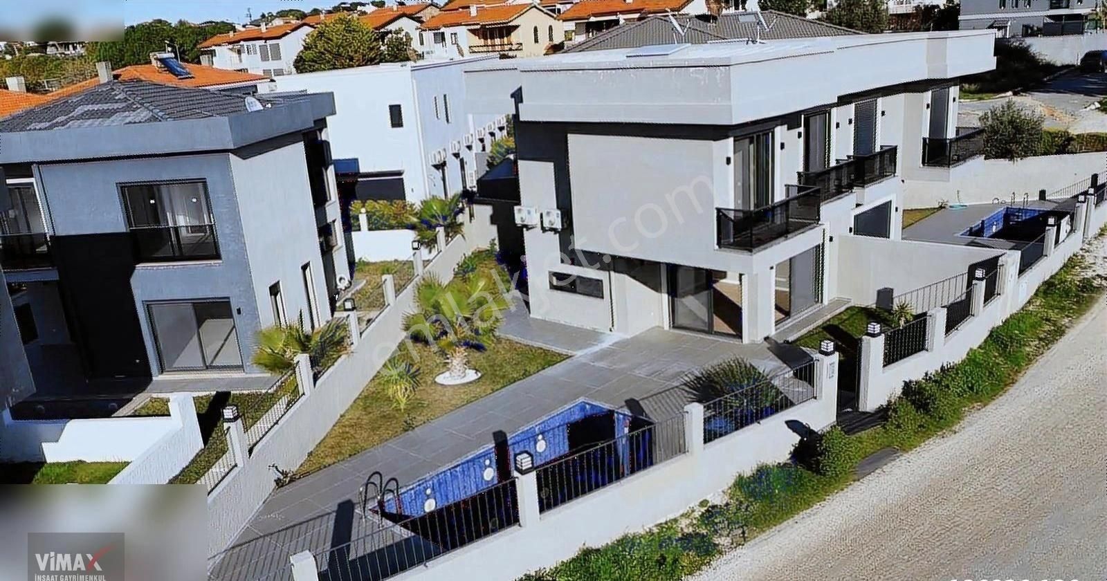 İzmir Çeşme Satılık Villa Çeşme Yalıda Denize Yakın Müstakil Ve Havuzlu 3+1 Satılık Villa