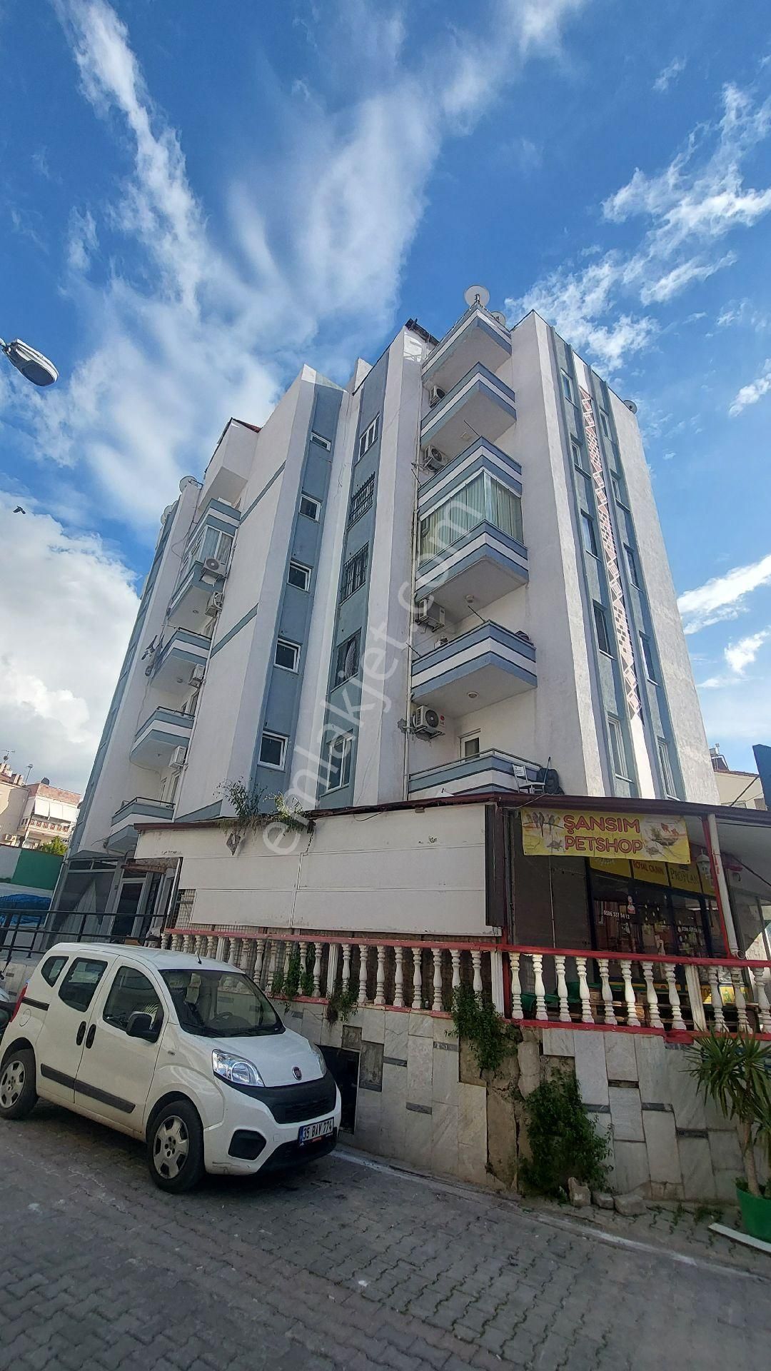 Kuşadası Cumhuriyet Satılık Daire Kuşadası Cumhuriyet Mahallesinde Satılık 4.ncü Kat 1+1 50 M2 Daire.