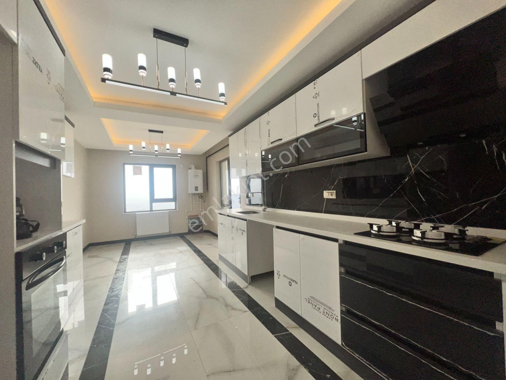 Pursaklar Mimar Sinan Satılık Daire Ufuk Kılıç Emlak'tan K.garajlı 4+1 205m² Giyinme Odalı 14.kat Güney Daire