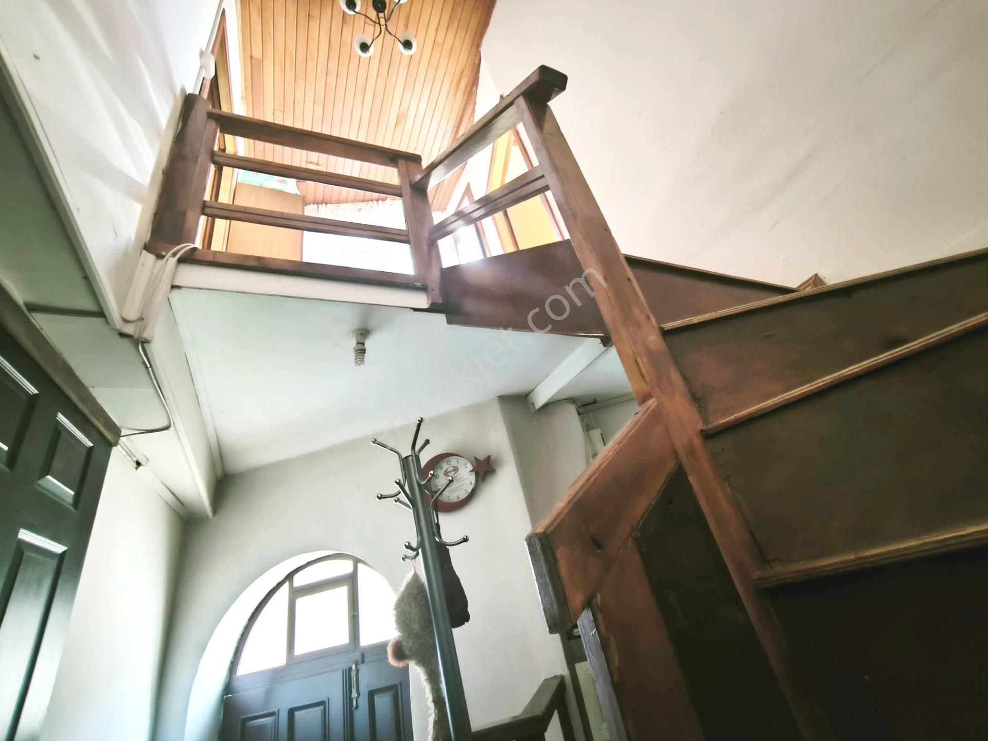 Ayvalık Merkez Çarşıda 3 Katlı Rum Evi(taş Ev) - Görsel 11