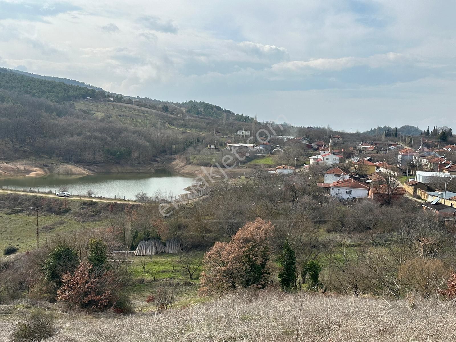 İznik Çamoluk Satılık Tarla Bursa İznik Çamoluk Köyü'nde Köyiçi İmarlı 19.321 M2 Tarla