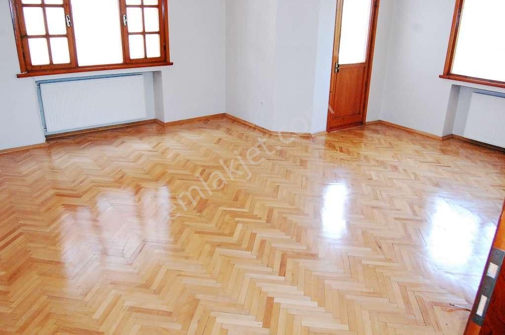Küçükyalıda Minibüse 1 Dk Marmaraya 5 Dk Asansörlü 3+1