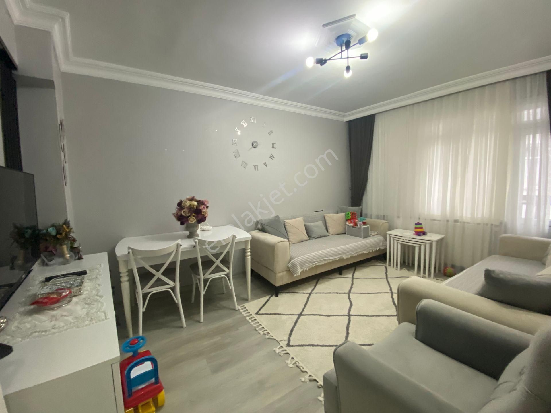 Esenler Menderes Satılık Daire Avrupa Emlak Tan Menderes Mah 95 M²2+1 3.kat,kombili,masrafsız,metroya,caddeye,merkeze Yakın Satılık