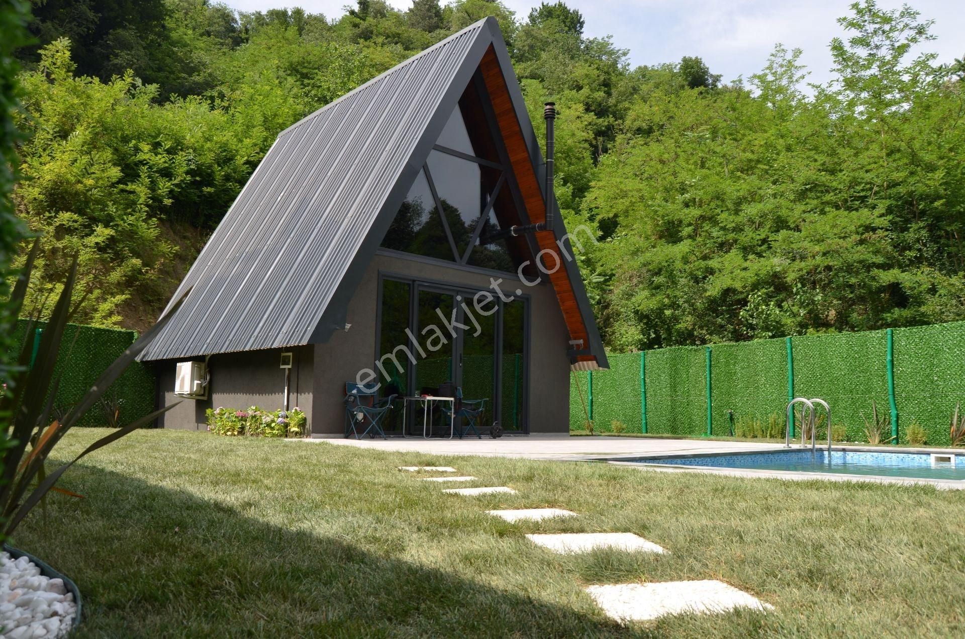 Geyve Karaçam Mah.2300 M2 Arsa Ve Sıfır Bungalow Satılıktır