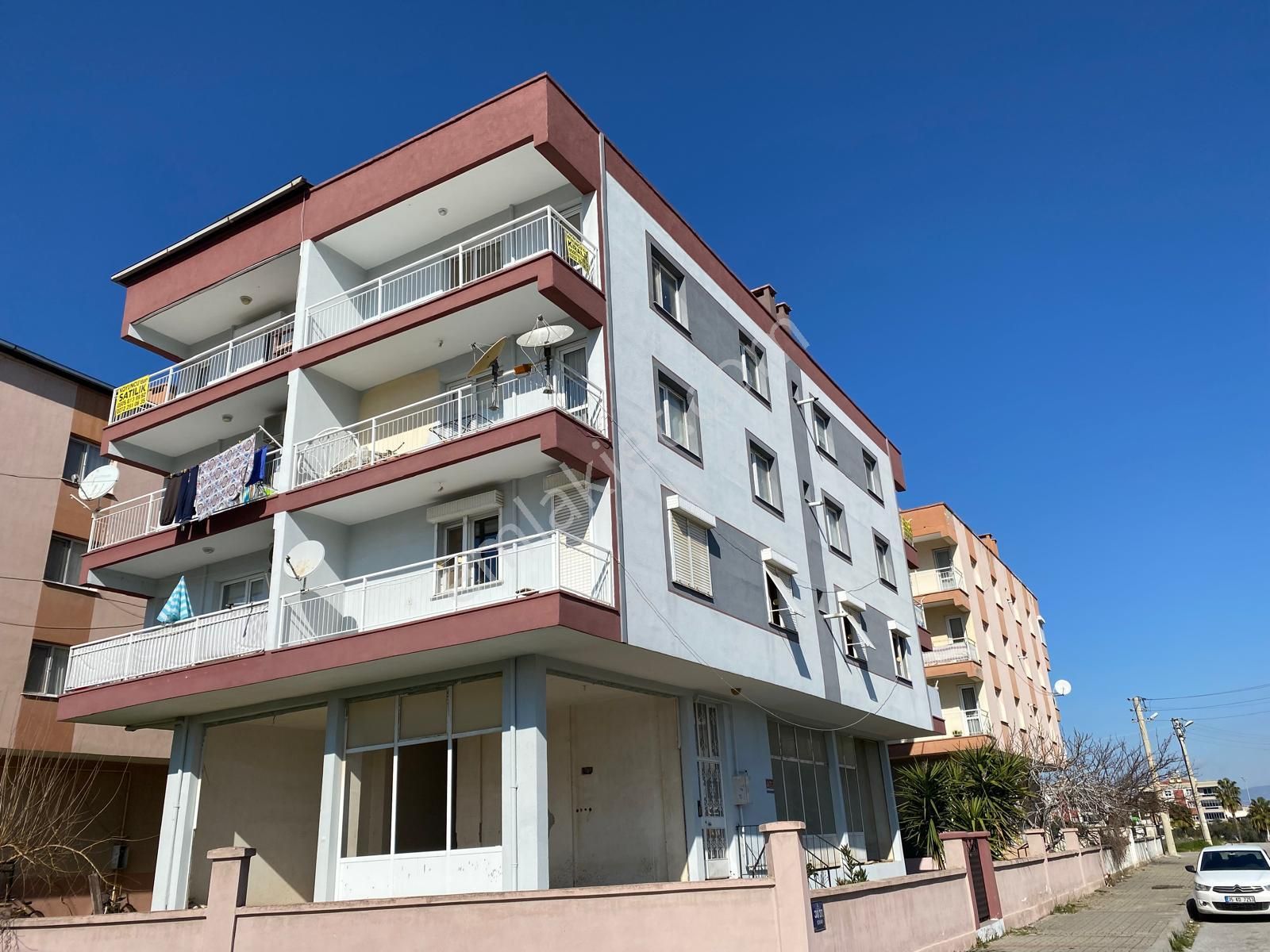 Gaziemir Irmak Satılık Daire Koyuncu Group Tan Irmak Mahallesinde Site İçinde Satılık 3+1 Daire