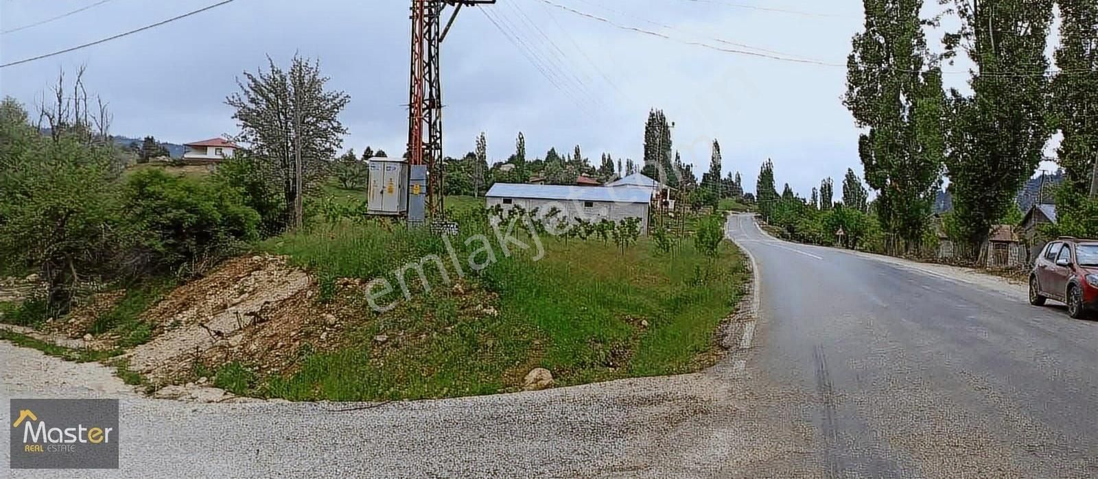 Erdemli Toros Satılık Tarla Toros'da Yayla Yoluna Sıfır Ev Yapımına Uygun 642m2 Arsa!!