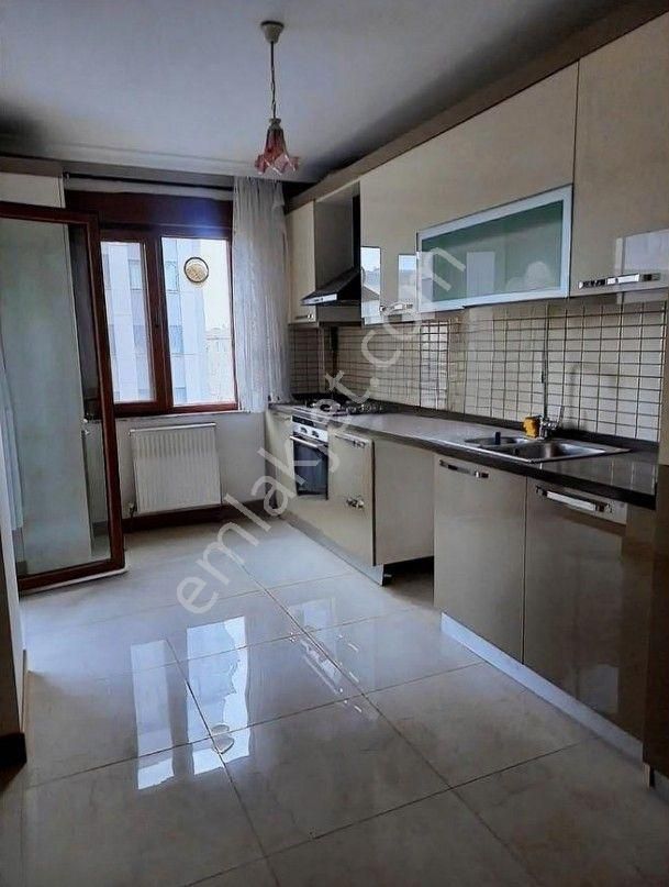 Kadıköy Kozyatağı Satılık Daire Bostancı Kozyatağı Arasında Metroya Yakın Satılık Daire Ebeveyn Banyo İskanlı 3+1 Daire