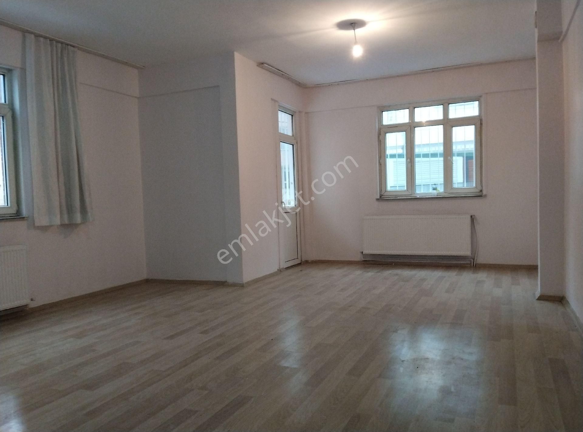 Ataşehir Kayışdağı Kiralık Daire Kayışdağı Cd&dörtyol Işıkların Merkezi Yerinde 3+1 200m2 Daire