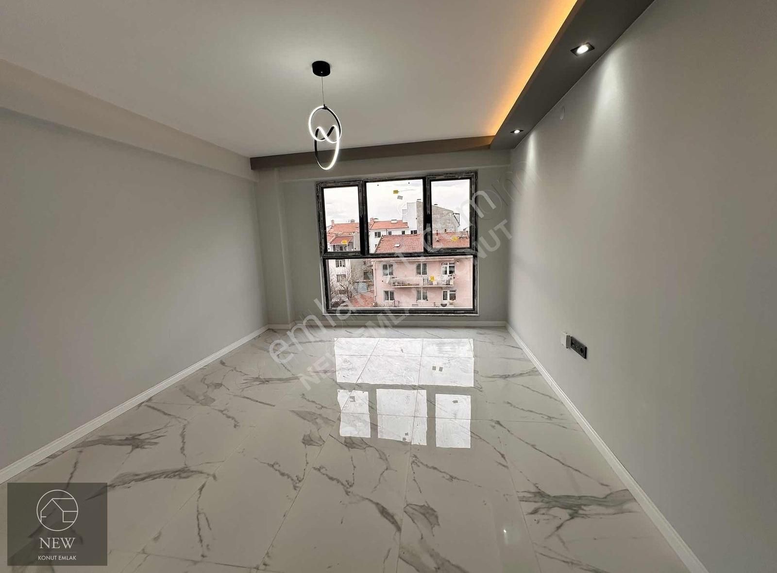 New Emlak'tan Çamlıca'da Satılık 4+1 Dublex Daire