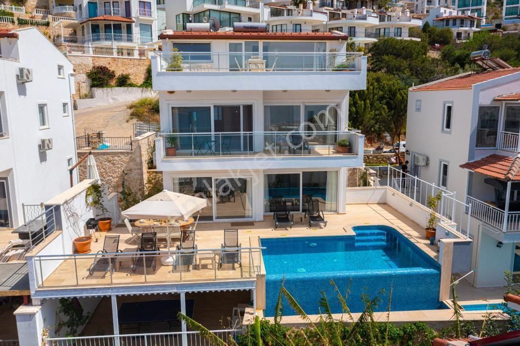 Kaş Kalkan Satılık Villa Kaş Kalkan Mahallesinde Denize 200m Satılık 5+1 Havuzlu Villa