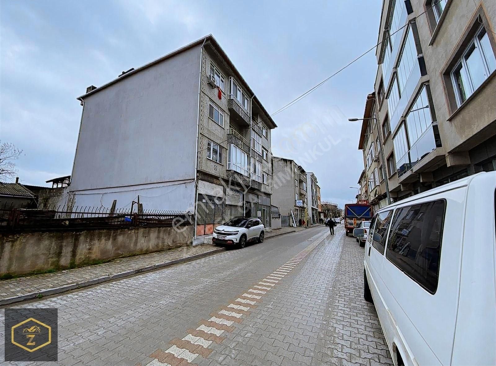 Gönen Karşıyaka Satılık Daire Zeybek Emlaktan Karşıyaka Da Cadde Üstü Ara Kat Dairemiz Satılık