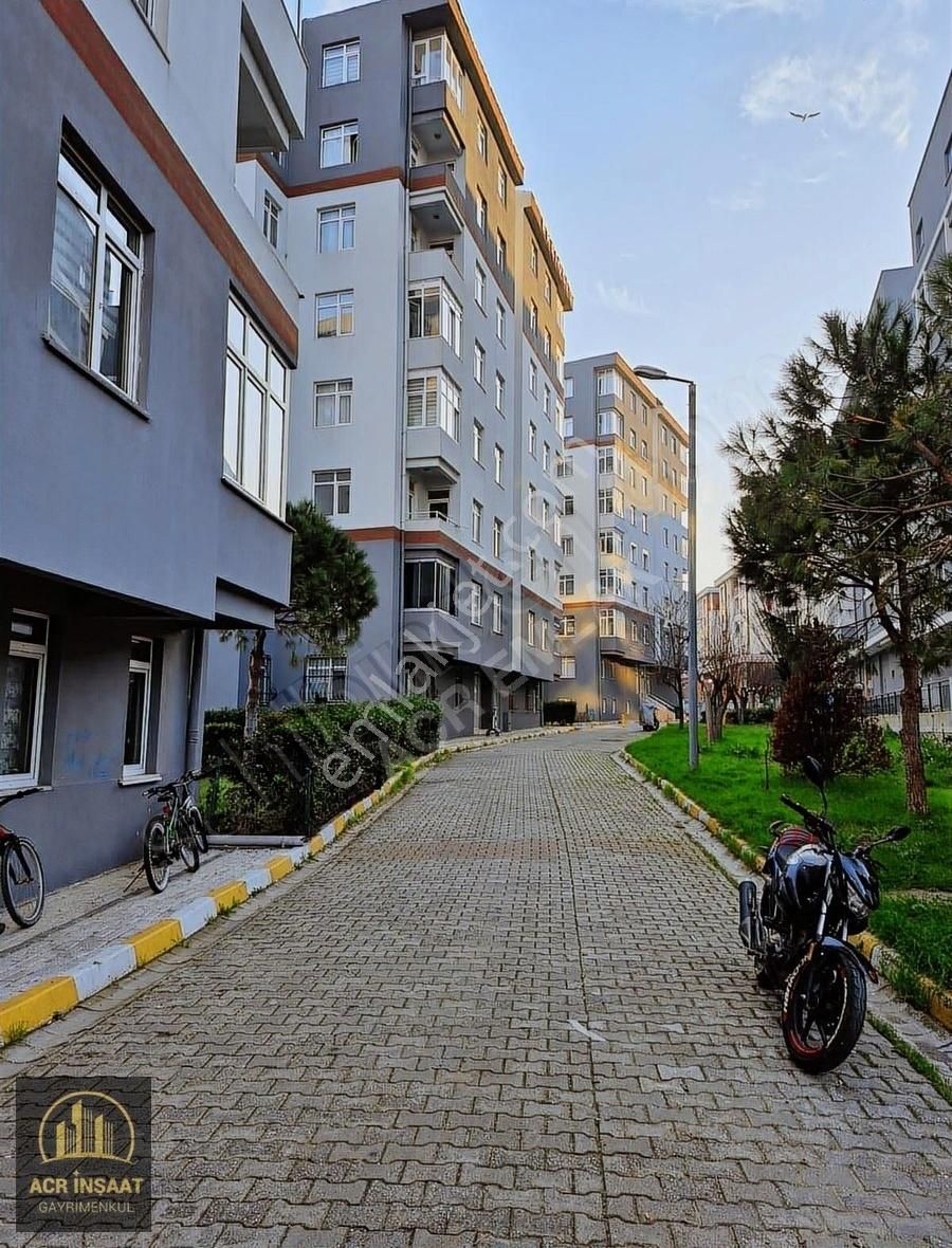 Büyükçekmece Ekinoba Satılık Daire Ekinoba'da E5 E Yakın Merkezi Konum Güvenlikli Sitede Geniş 3+1