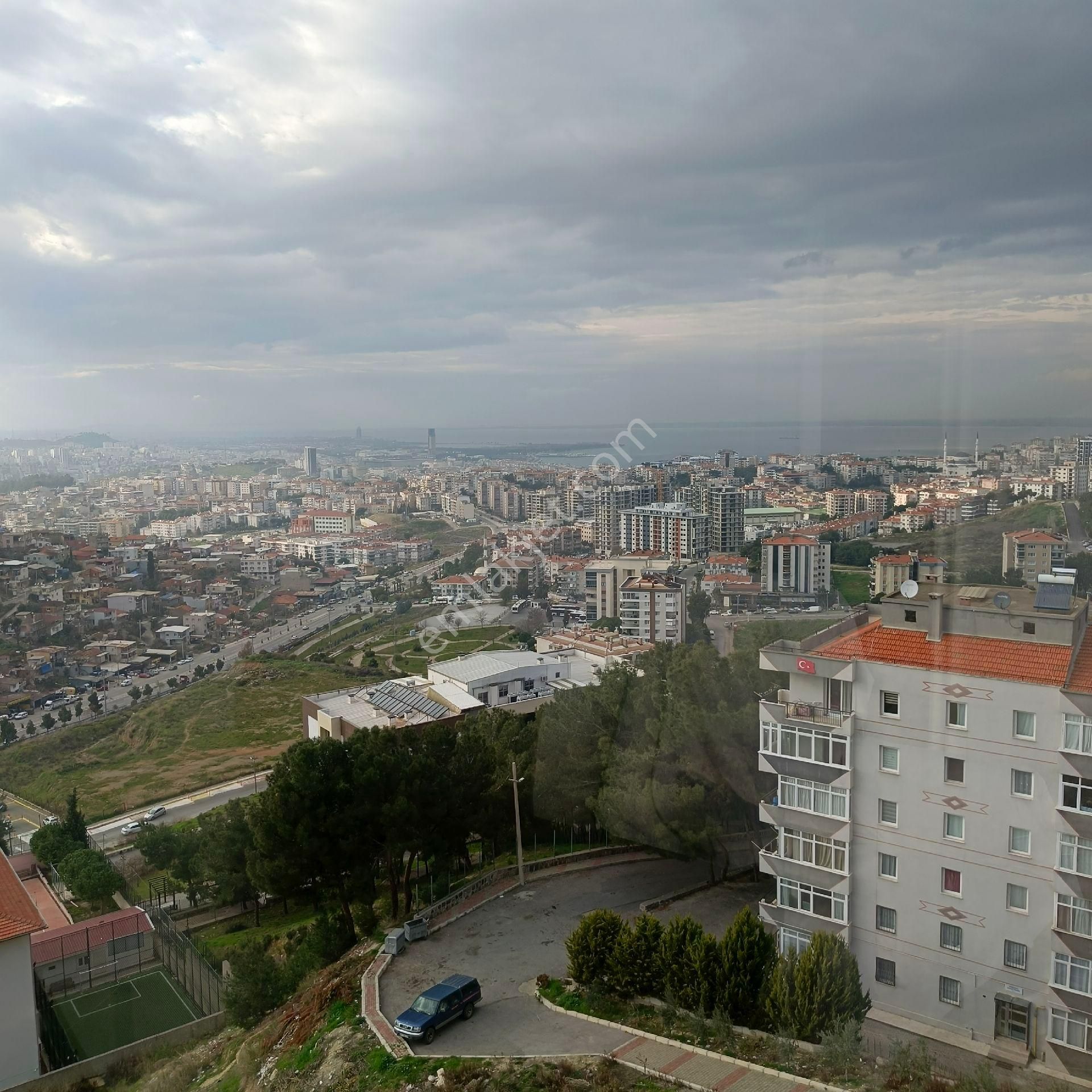 Karabağlar Ali Fuat Cebesoy Satılık Daire Panoromik Deniz Ve Şehir Manzaralı 3+1 Eşsiz Daire