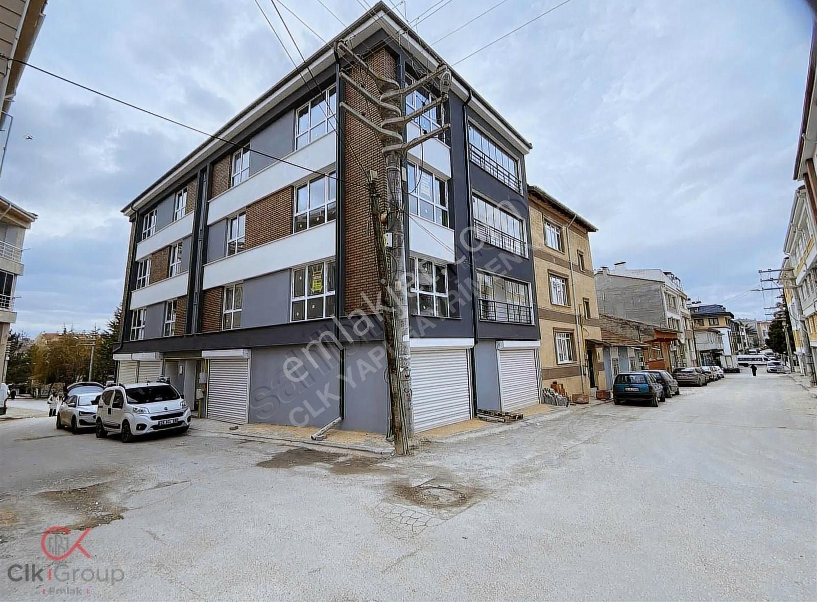 Clk Gm'den Çamlıca'da Özel Garajlı Evebeyn Banyolu 2+1 Daire