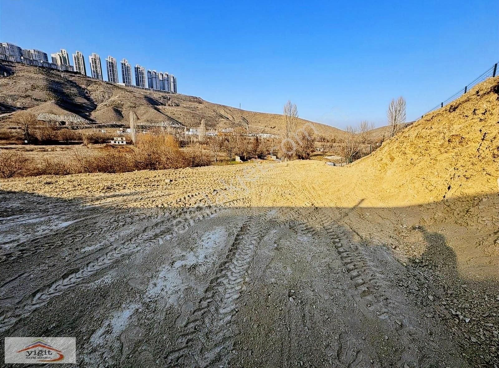 Çankaya Yeşilkent Satılık Bağ & Bahçe Yiğit'den Asfalt Yol Kenarı 157 Ada 1 Parselde Mazaralı Arsa