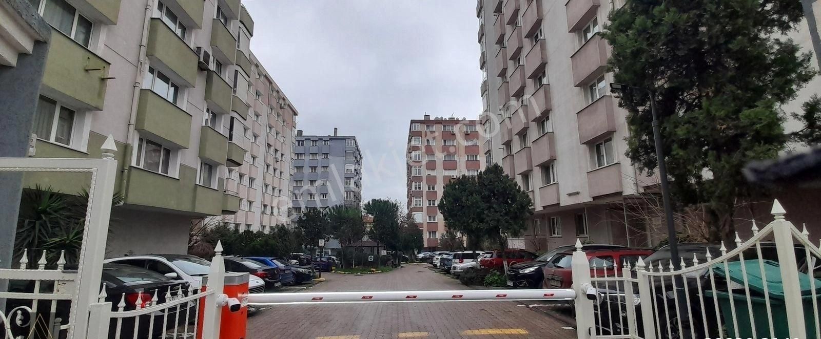 Üsküdar Cumhuriyet Satılık Daire Arya Emlak Tan Gökkuşağı Sitesi 3+1 Kat 4 Köşe Daire Kombili Pimapenli Çelik Kapılı Açık Otoparklı