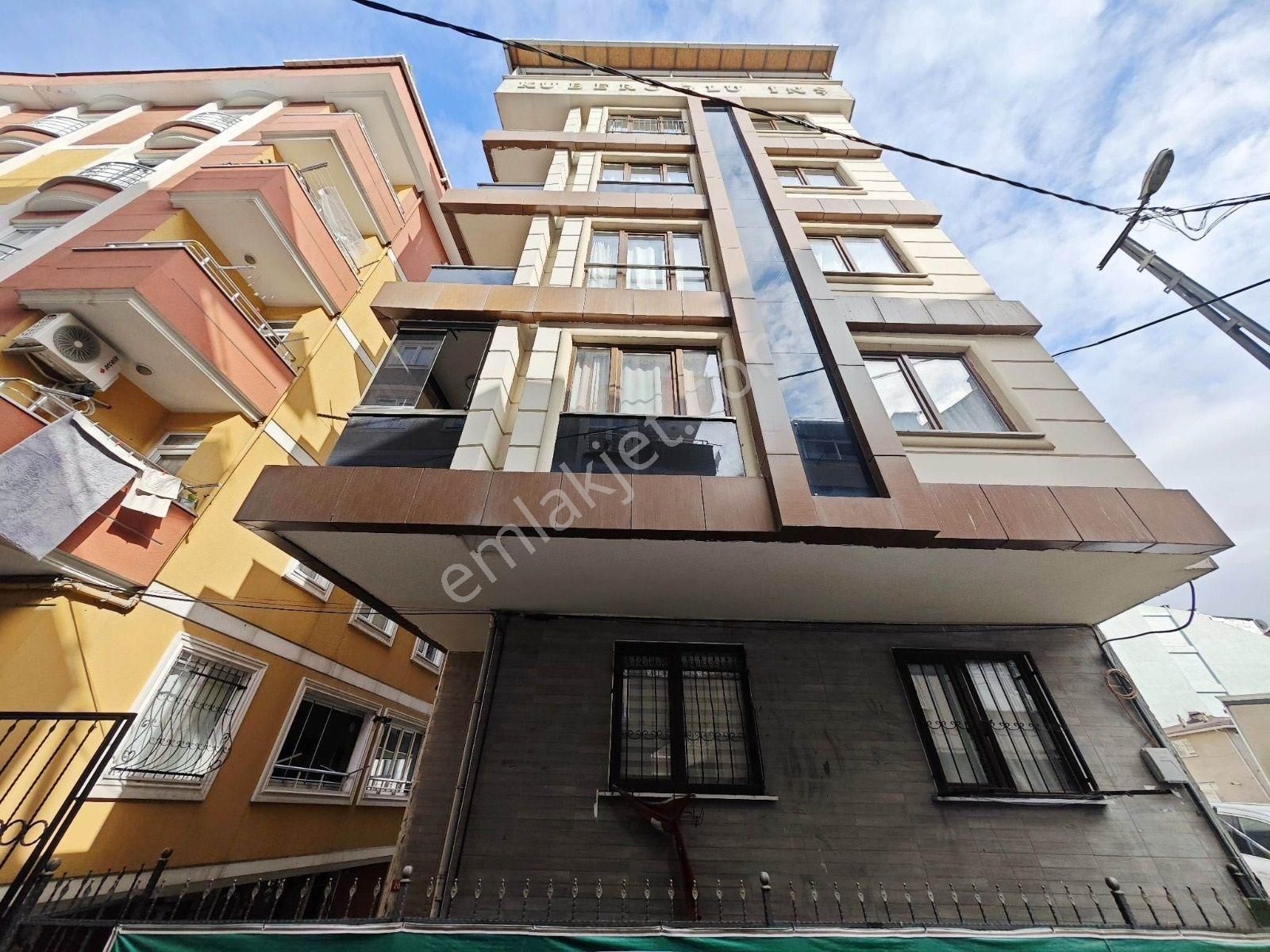 Bahçelievler Zafer Satılık Daire Tutar Emlak Dan İtfaiye Yakını 2+1 80 M2 1 Kat 8 Yıllık Daire