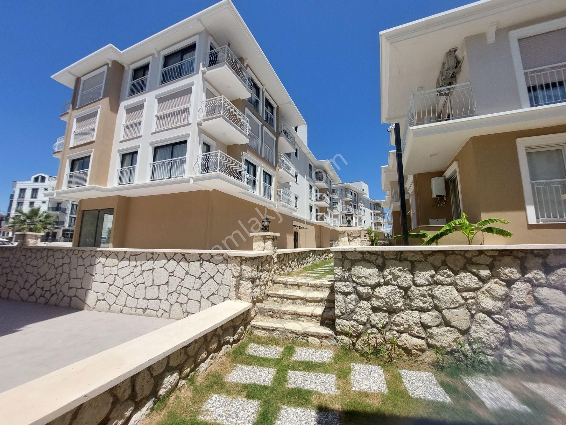 Kuşadası Davutlar Satılık Daire Davutlar'da Termal Havuzlu Sitede 3+1 Ara Kat Satılık Daire