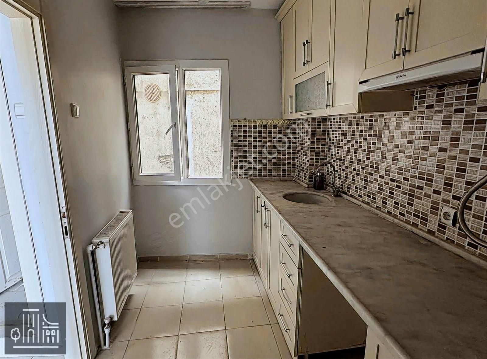 Üçyol Meydan Sevgi Yolunda Caddeye Çok Yakın 3+1 Masrafsız Daire - Görsel 3