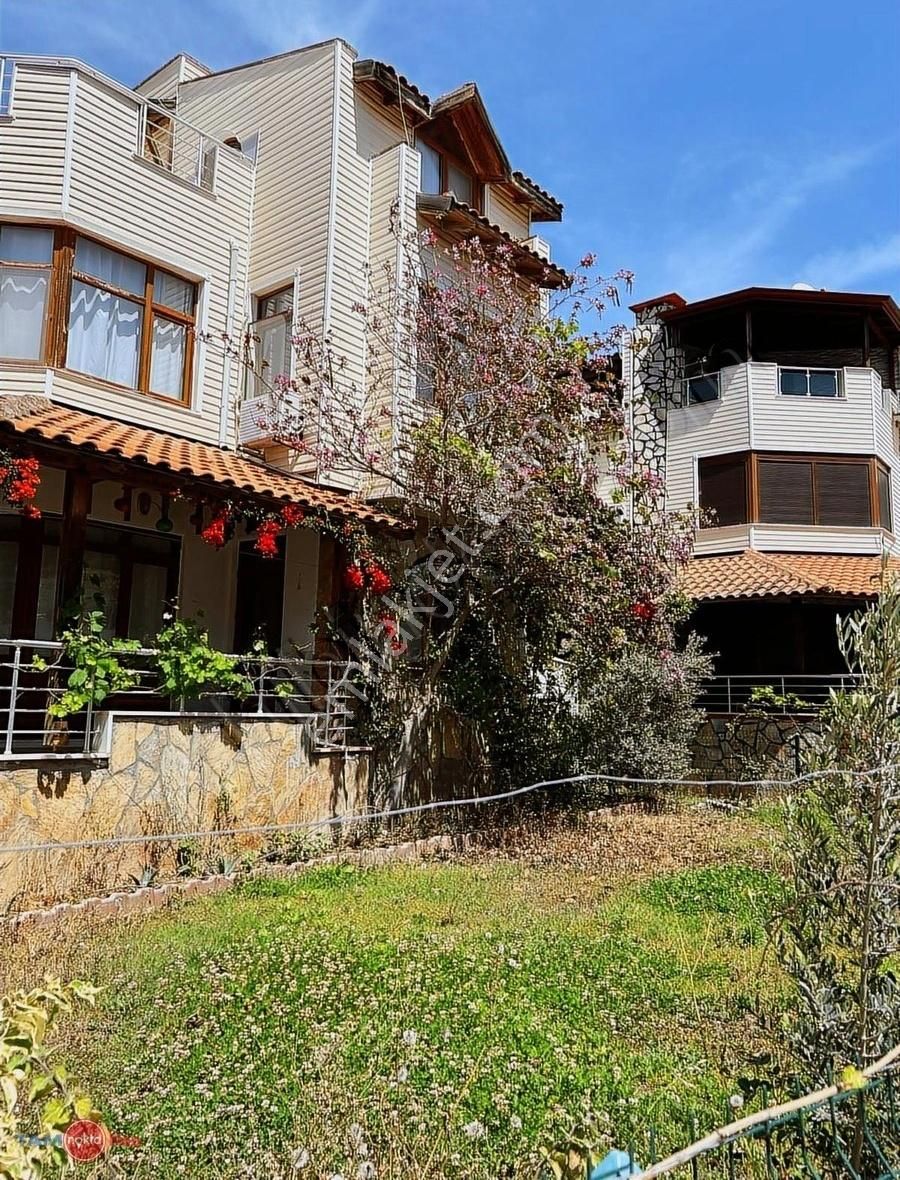 Kumluca Mavikent Satılık Villa Denize Sıfır Mavikent'te 3 Katlı Müstakil Villa