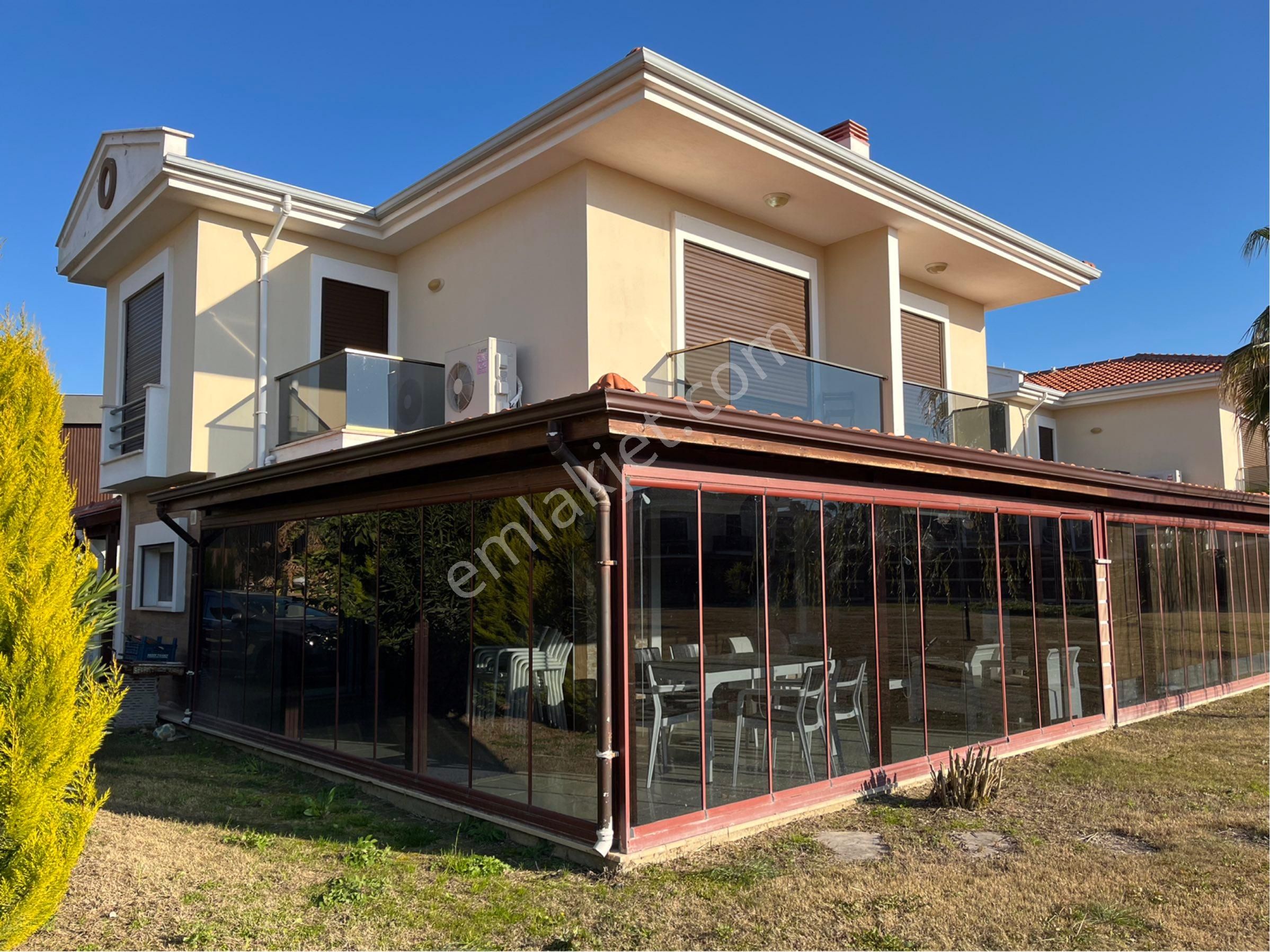 Kuşadası Davutlar Satılık Villa Davutlarda Denize Çok Yakın 3+1 İkiz Villa