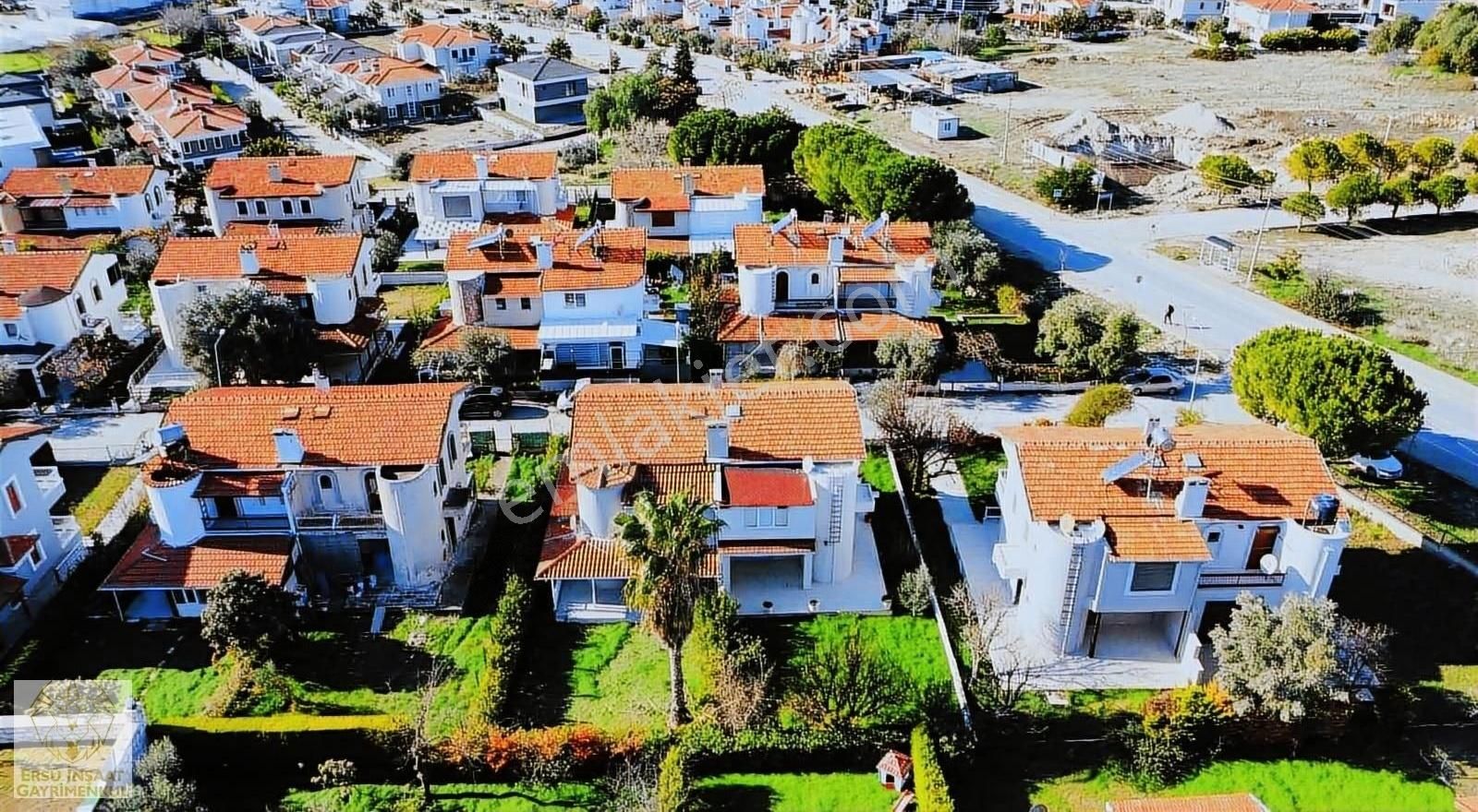 Çeşme Yalı Satılık Villa Ersü'den Yalı Bölgesinde Denize Yakın 3+1 Geniş Bahçeli Villa