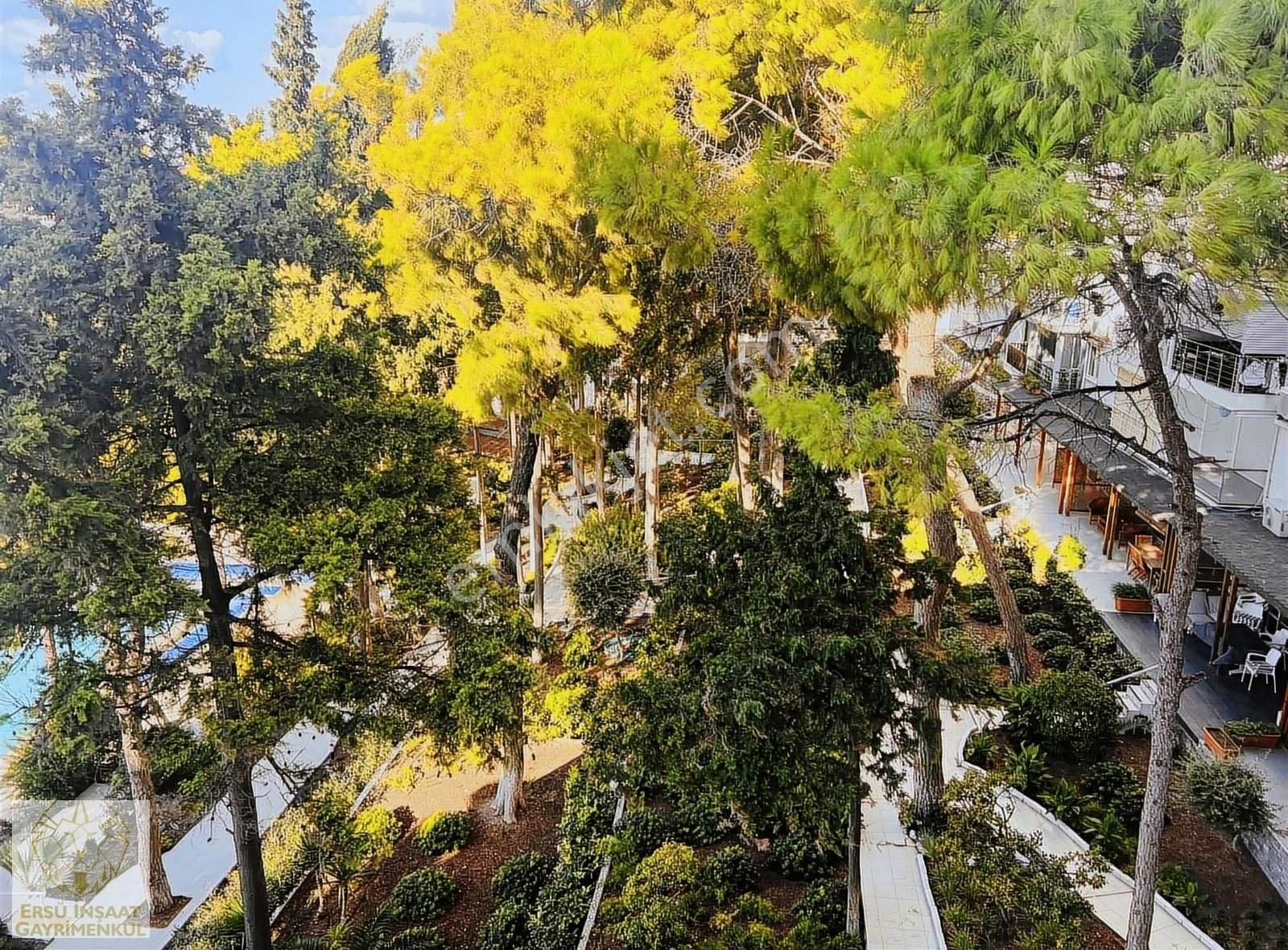 Çeşme Celal Bayar Satılık Daire Ersü'den Ilıca'da Denize Sıfır Havuzlu Ve Kendine Ait Plajlı