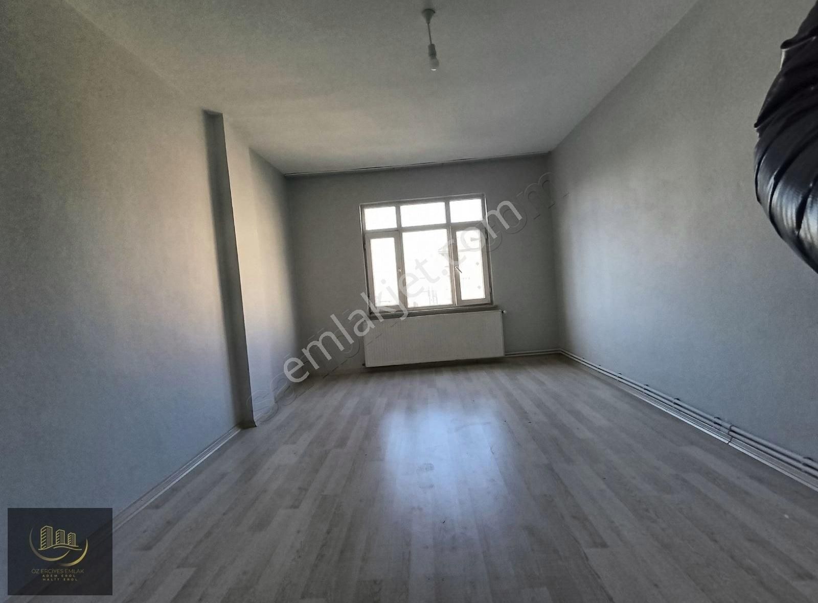 Bağcılar Fevzi Çakmak Kiralık Daire Öz Erciyes Emlaktan İ Etem Cami Karşısi 2+1 110 M² 1.kat Daire