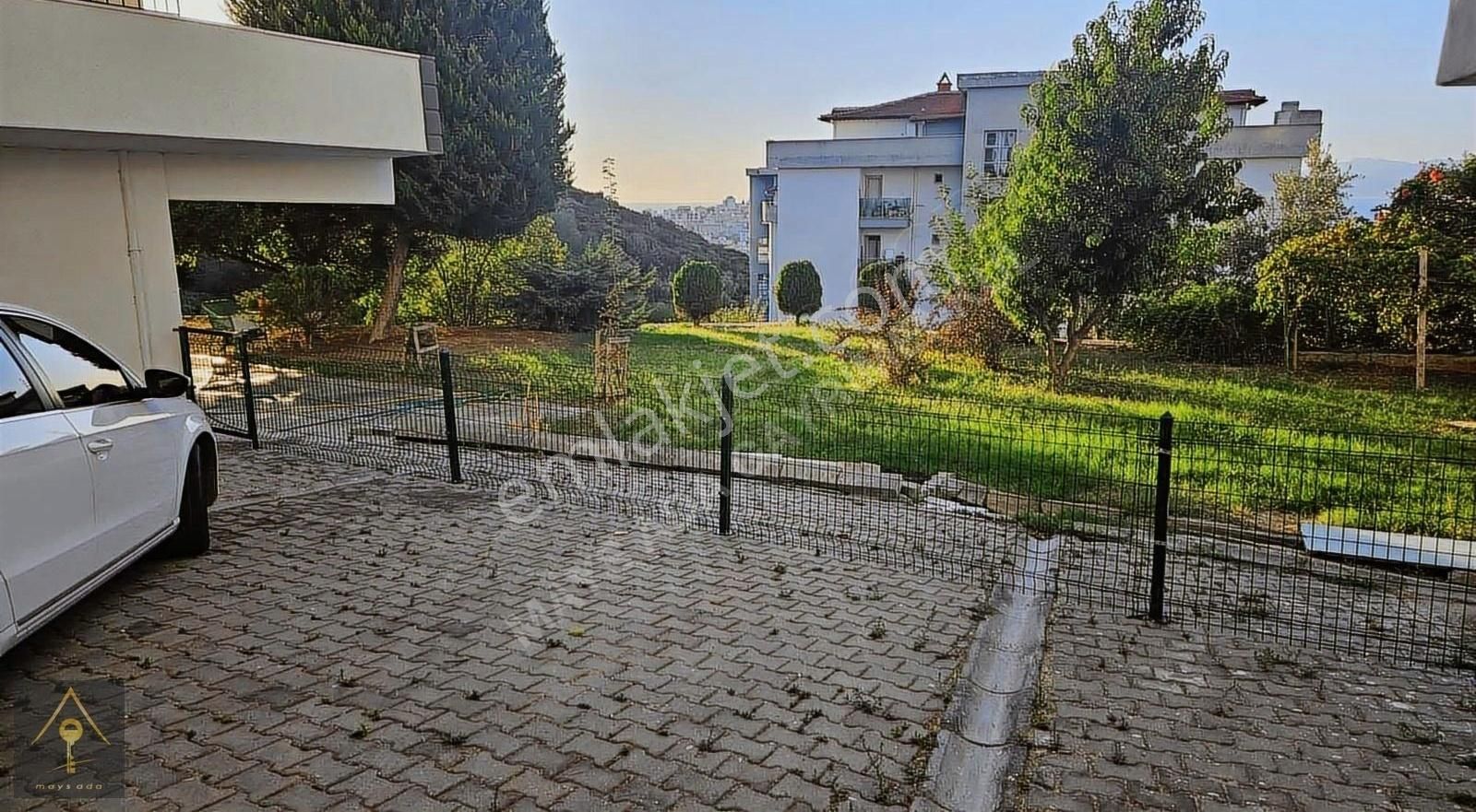 Kuşadası İkiçeşmelik Kiralık Daire Ticaret Odası Üzerinde 3+1 165 M2 D.gazlı Deniz Manzaralı