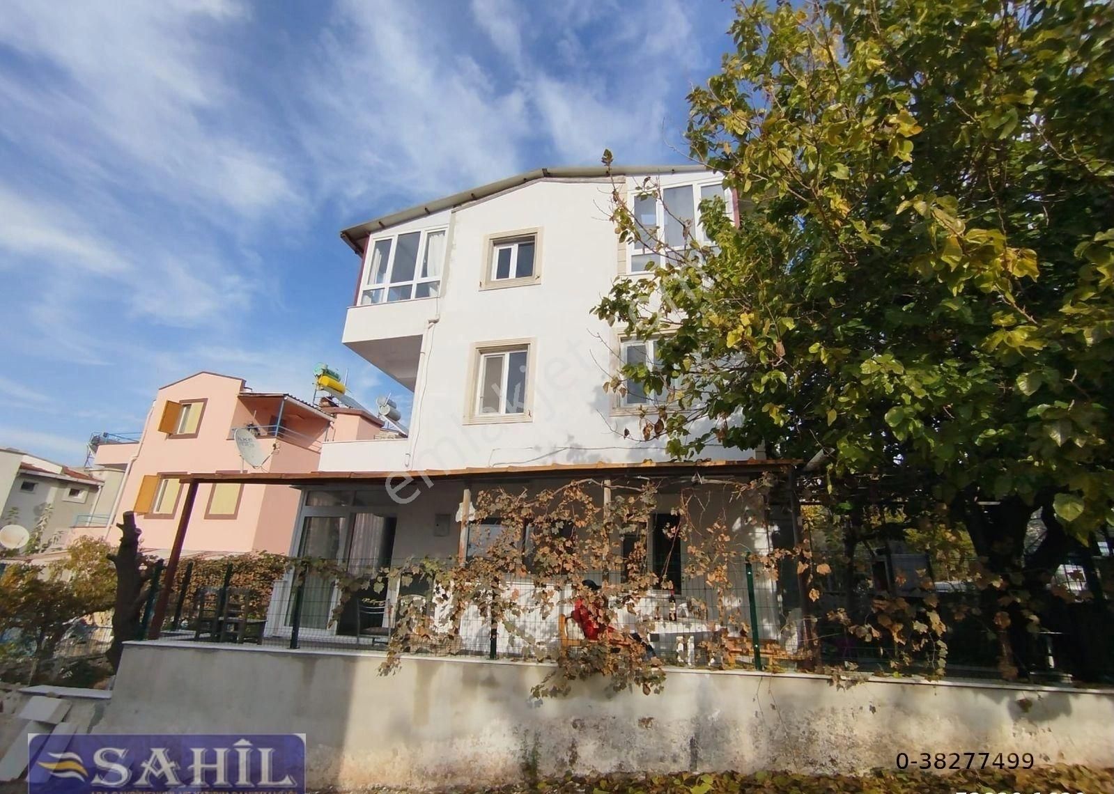 Kuşadası Güzelçamlı Satılık Yazlık Kuşadası Güzelçamlı'da Dağ Ve Deniz Manzaralı Bahçeli Ferah Yazlık Villa